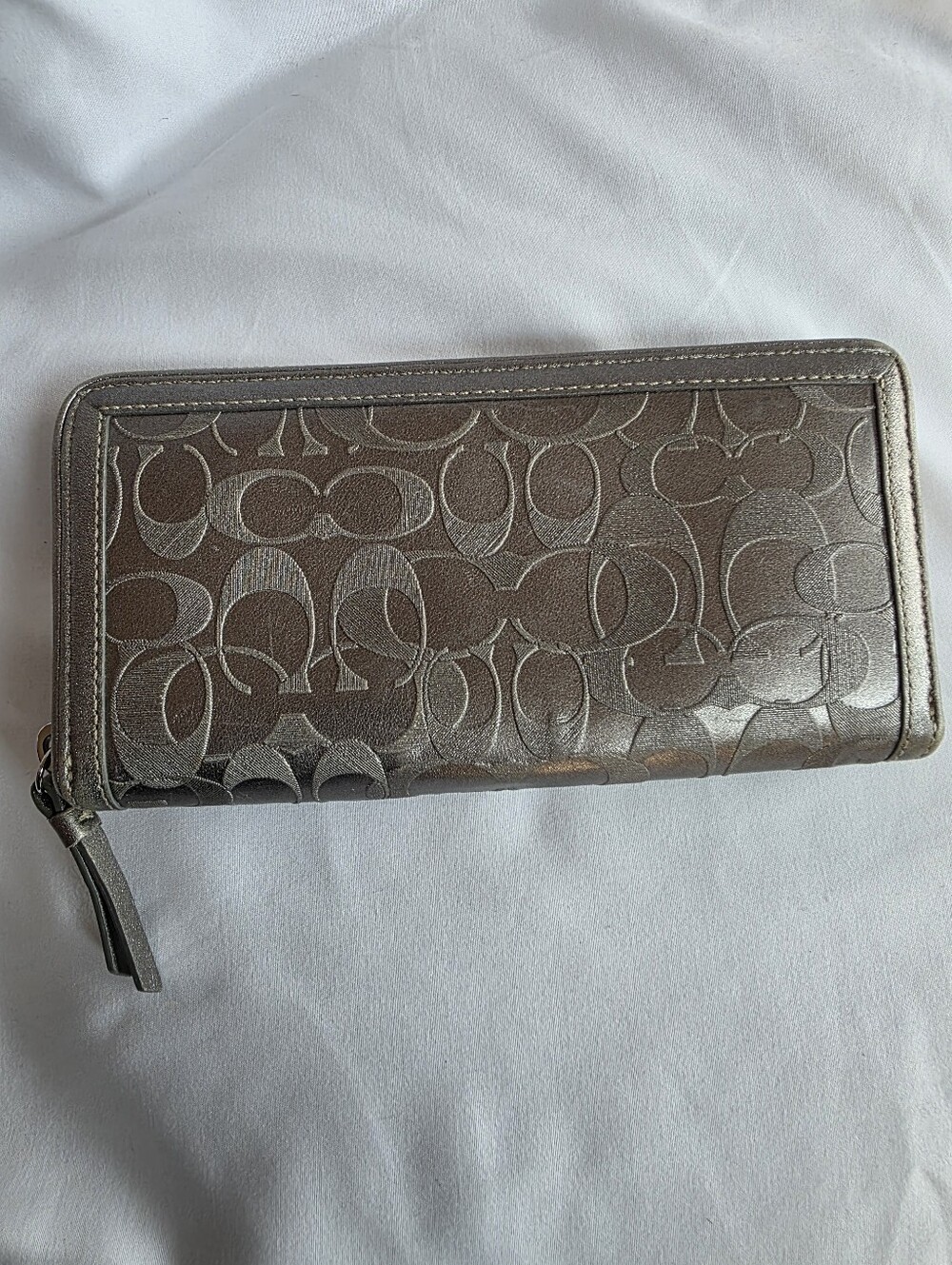 Coach Signature Jacquard Zip Around Wallet Metallic Taupe Lavender Interior